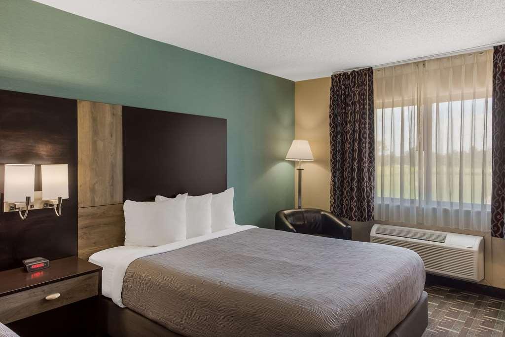 Quality Inn Galesburg Near Us Highway 34 And I-74 Room photo